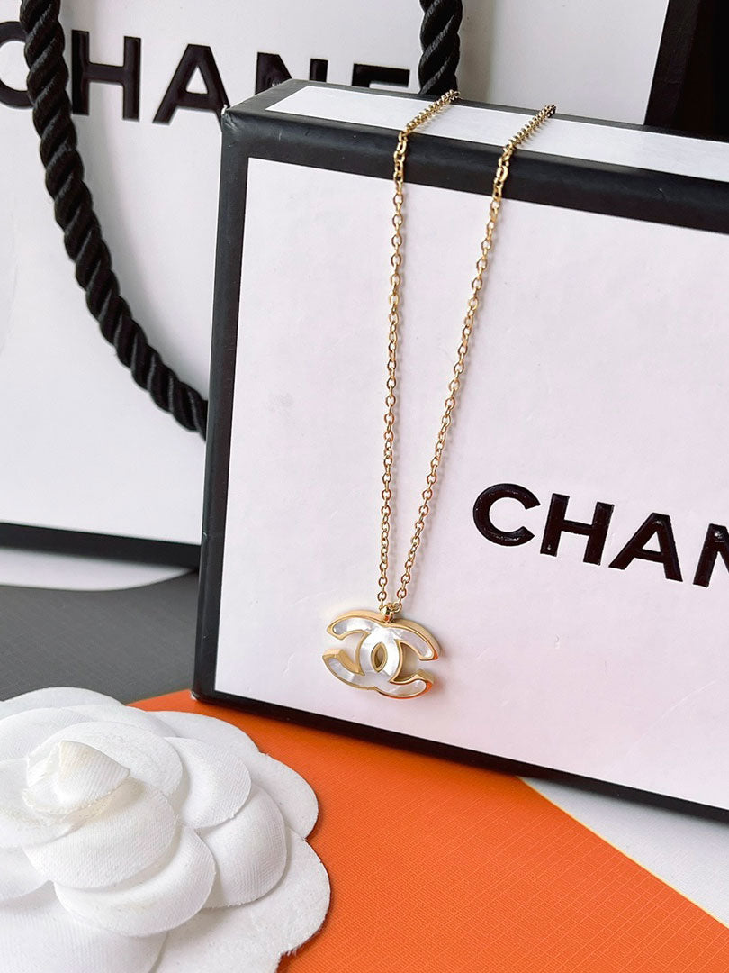 سلسال شانيل ناعم شيل ابيض سلسال chanel