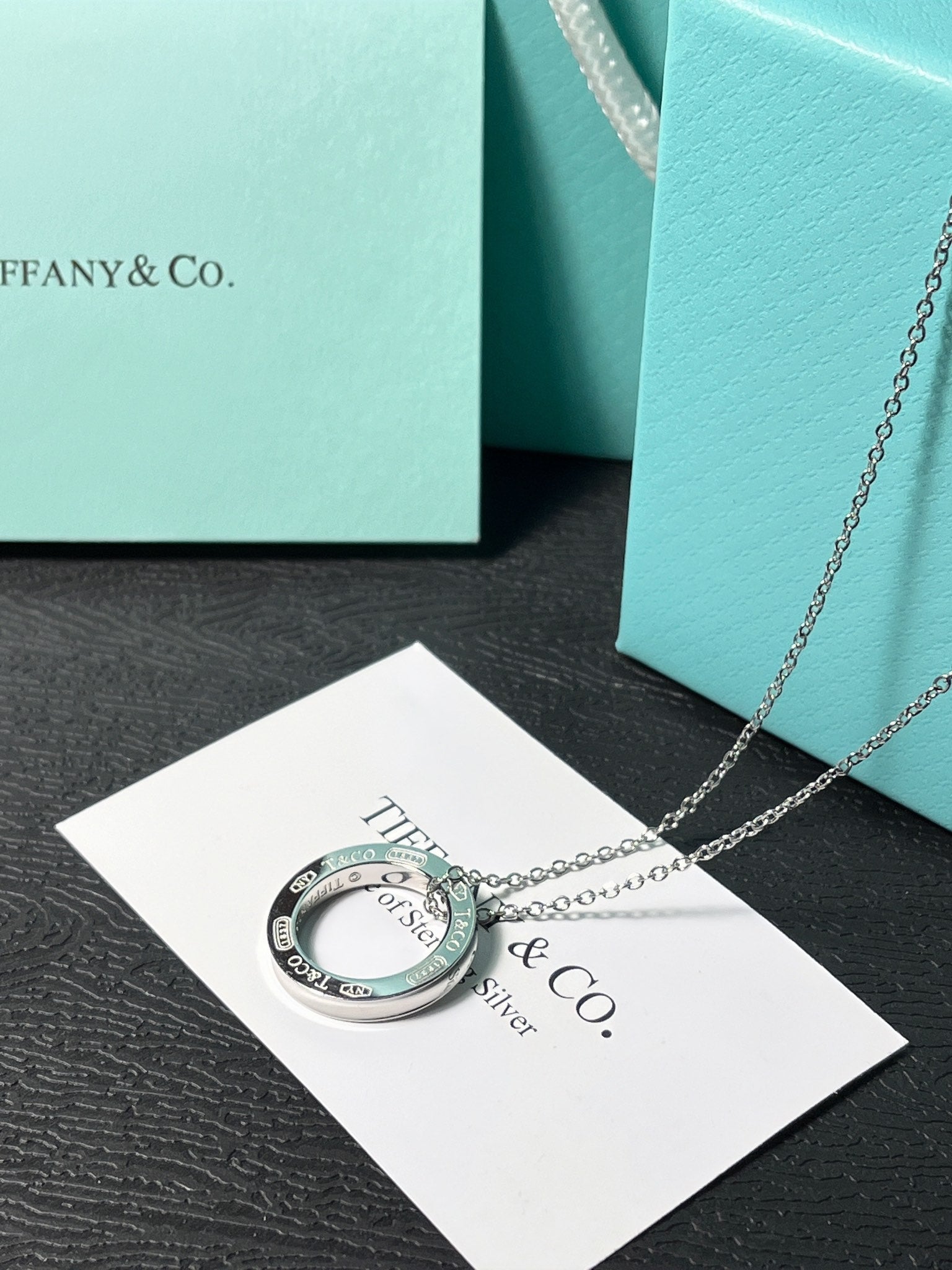 سلسال تيفاني مدور لوقو فضي سلسال tiffany