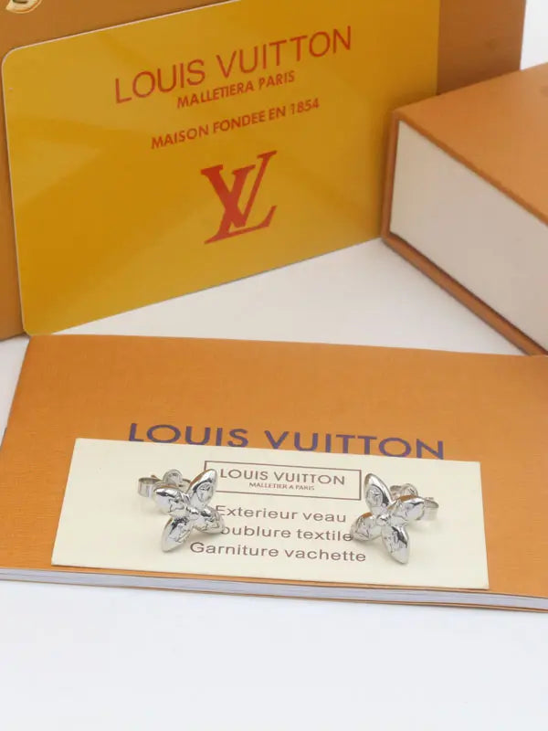 حلق لويس فيتون سمول لوقو 702 حلق louis vuitton