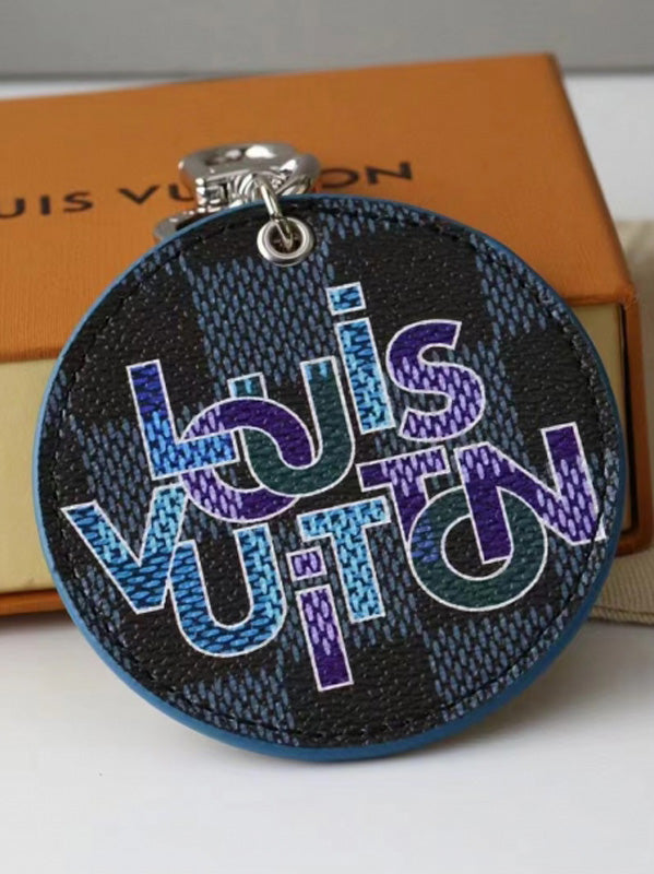 ميدالية لويس فيتون ليذر سلفر لوقو ميدالية louis vuitton