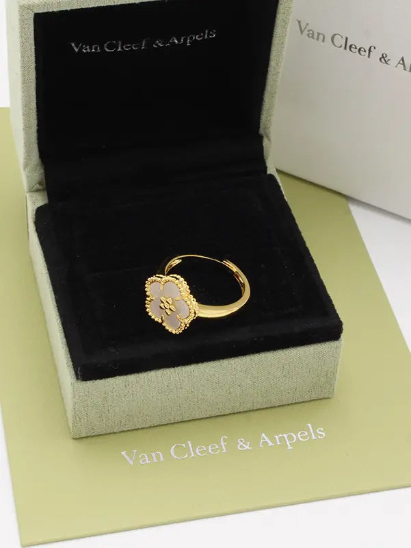 خاتم فان كليف زهرات الامبرا اند اربلز الماستر خواتم van cleef