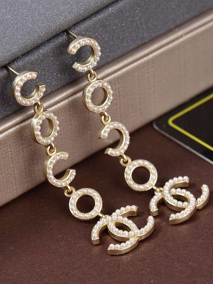 حلق شانيل 8027 حلق chanel ذهبي