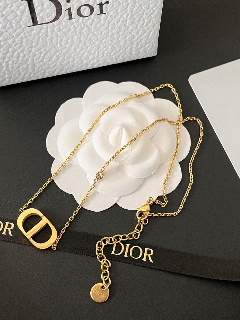 سلسال ديور ناعم شعار ذهبي سلسال dior