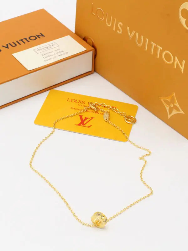 سلسال لويس فيتون لوقو 681 سلسال louis vuitton