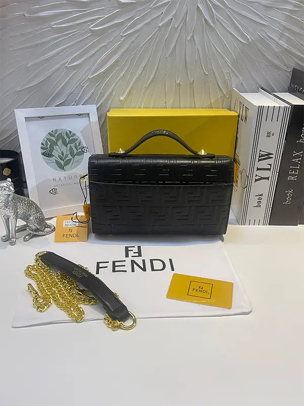 شنطة فندي صغيره اسود ماستر شنط وحقائب fendi bags