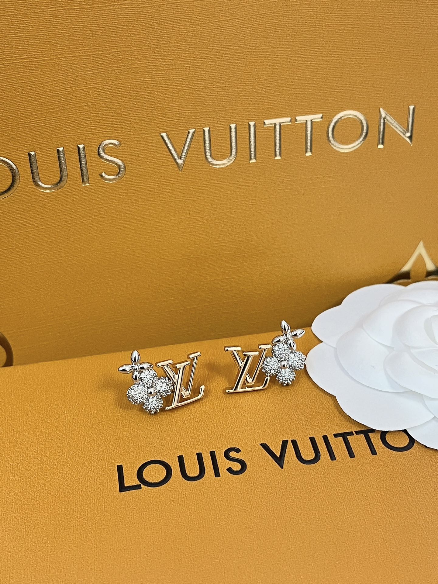 حلق لويس فيتون زركون 8046 حلق louis vuitton