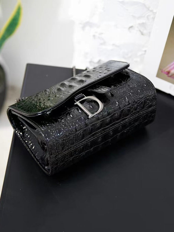 شنطة مستوحى من ديور شنط وحقائب dior