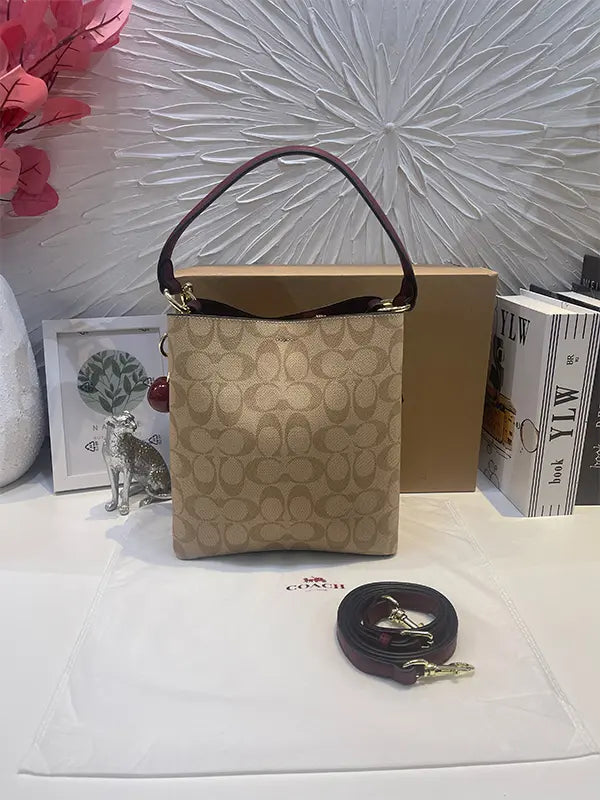 شنطة كوتش ماستر ميديوم شنط وحقائب coach bags بيج عنابي