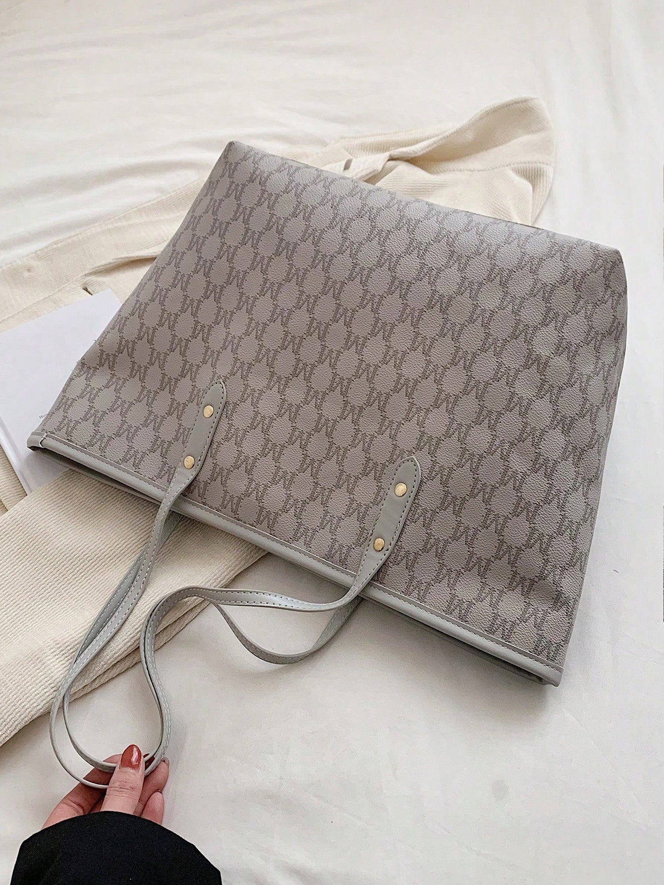 شنطة نسائية كبيرة كحلية شنط وحقائب شنط