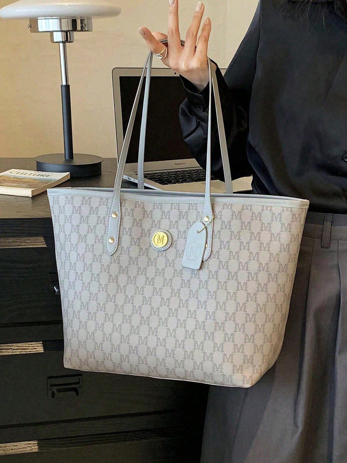 شنطة نسائية كبيرة كحلية شنط وحقائب شنط بيج