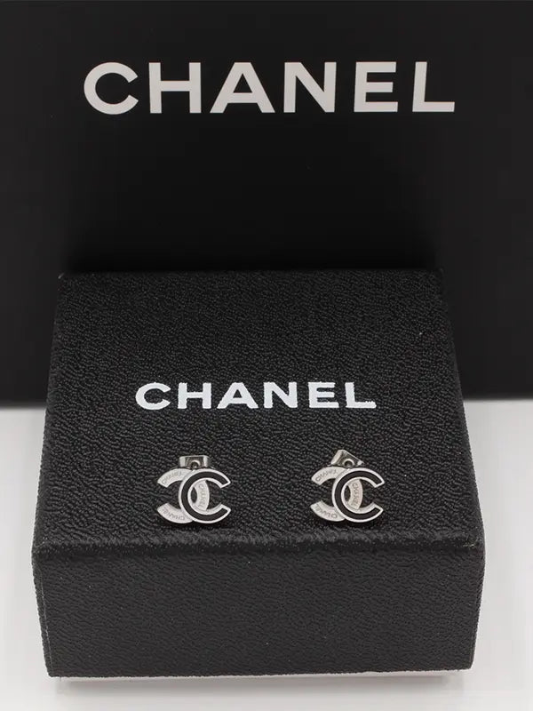 حلق شانيل صغير لوقو حلق chanel