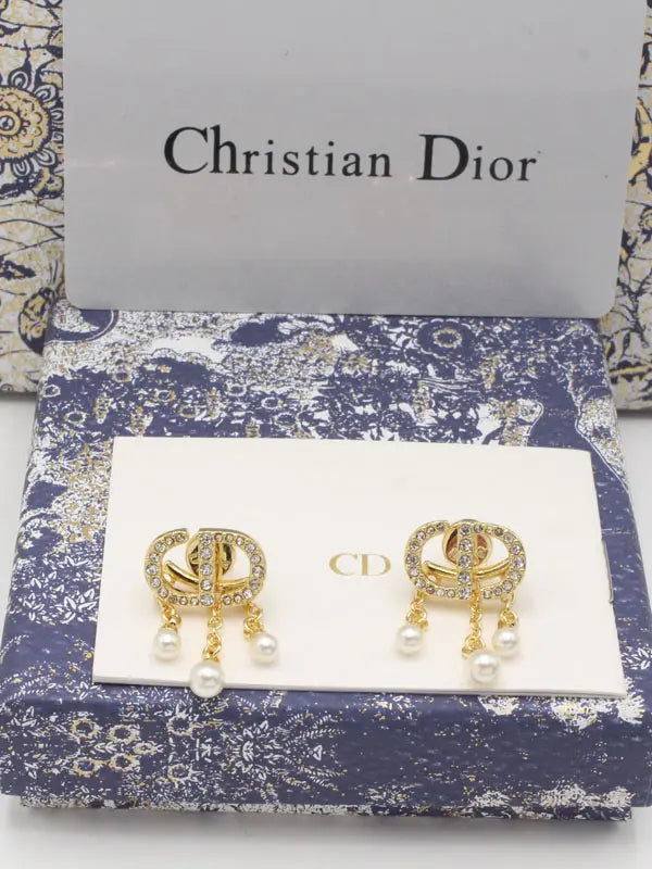 حلق ديور ثري بيرلز ماستر حلق dior ذهبي
