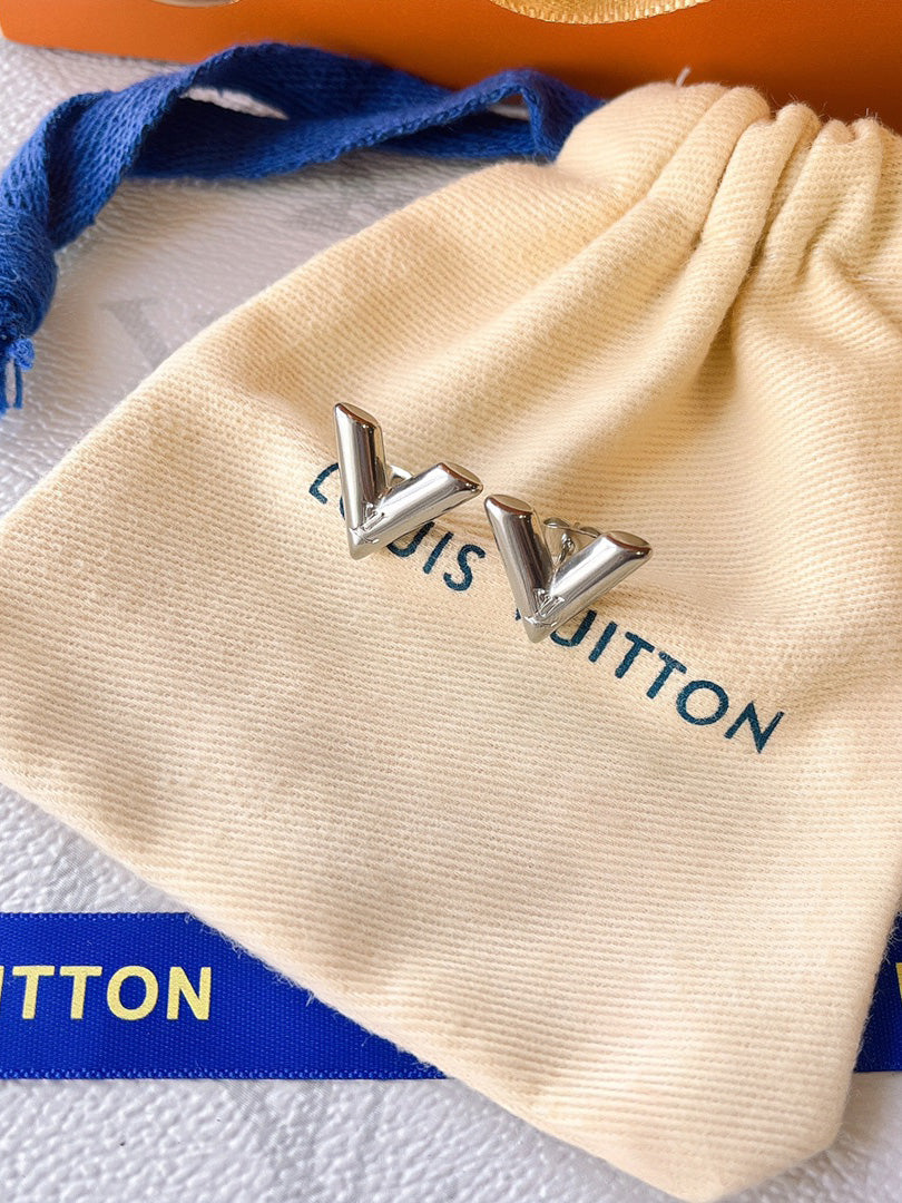 حلق لويس فيتون 8050 حلق louis vuitton فضي