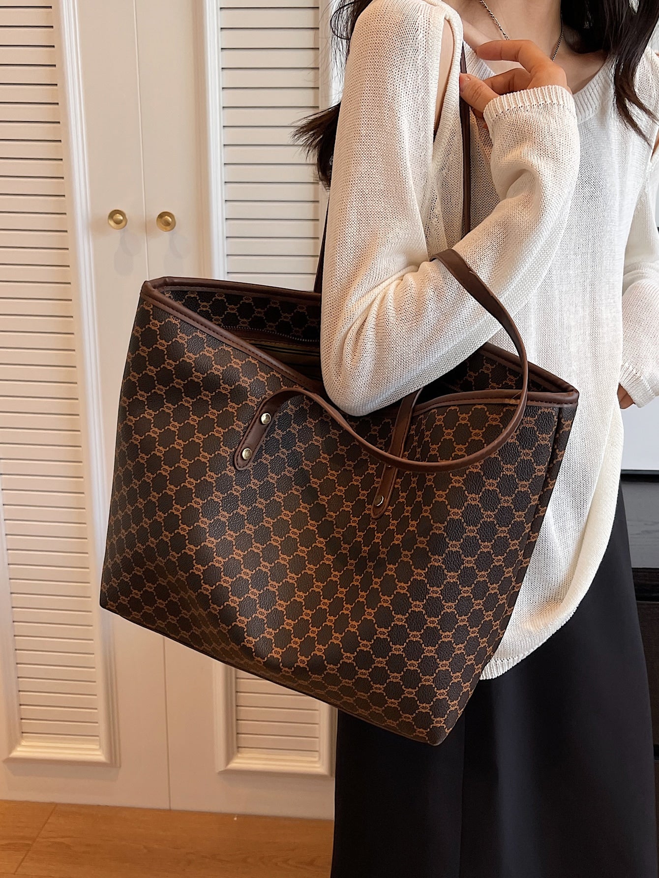 حقيبة جامعية بني شنط وحقائب شنط بني