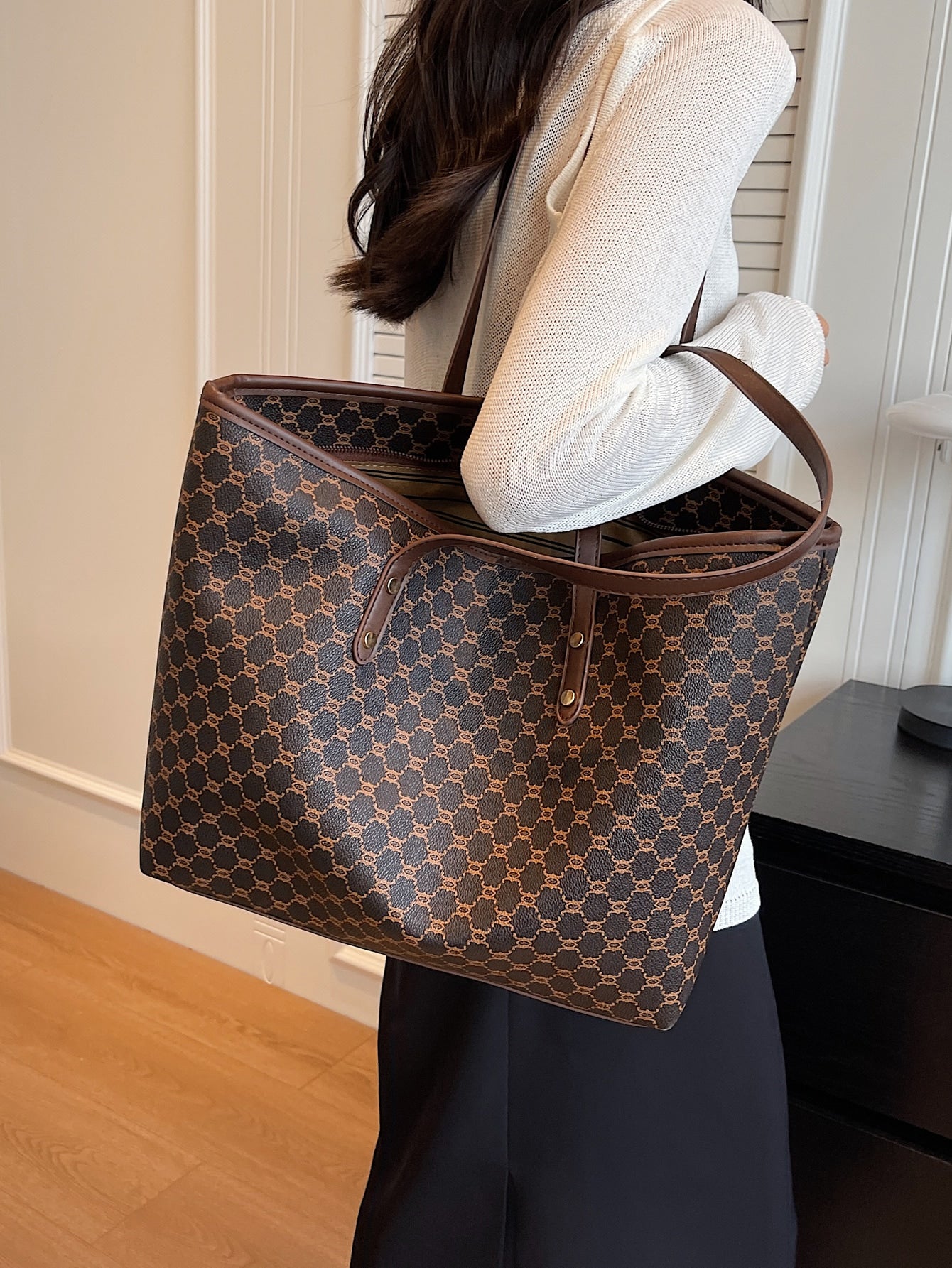 حقيبة جامعية بني شنط وحقائب شنط