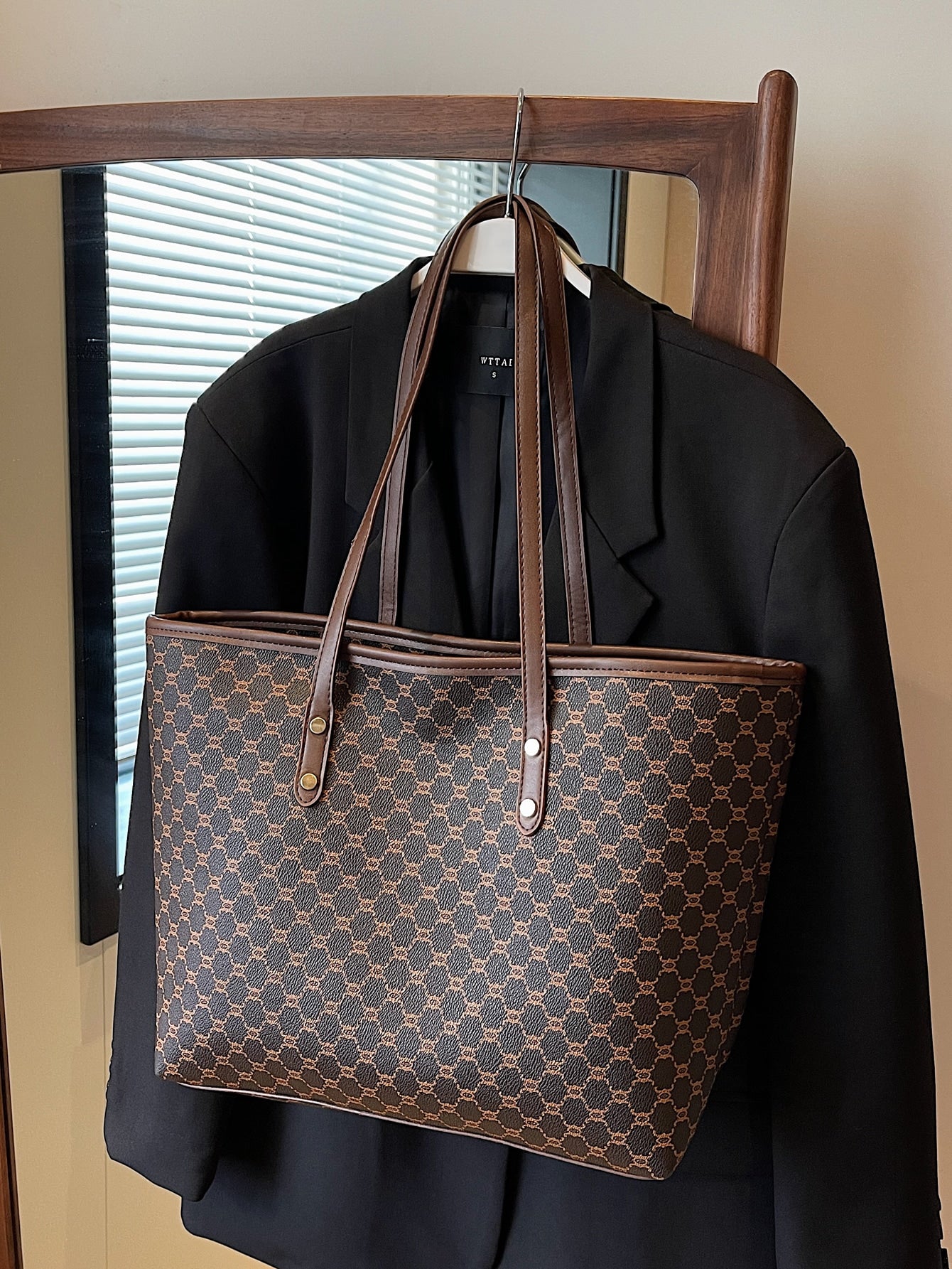 حقيبة جامعية بني شنط وحقائب شنط