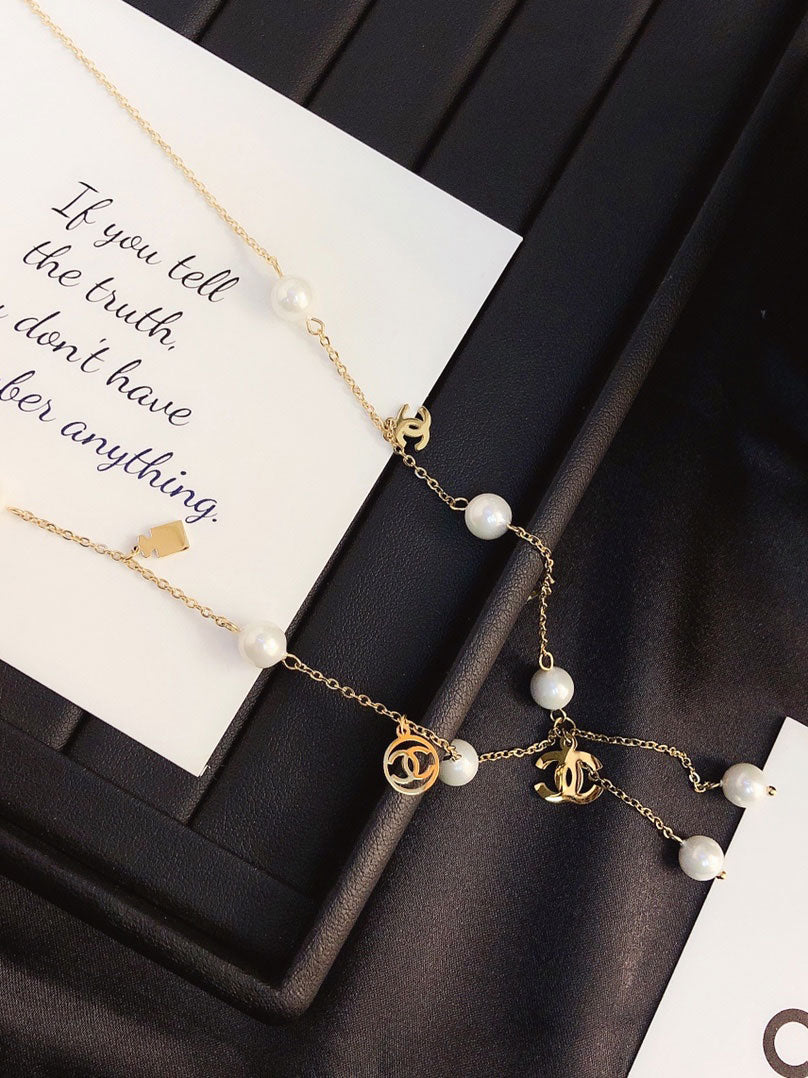 سلسال شانيل متدلي بالشعار سلسال chanel