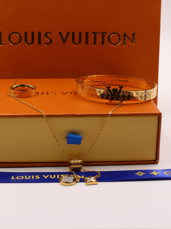 طقم لويس فيتون صدفي 4 قطع اطقم louis vuitton ذهبي 6