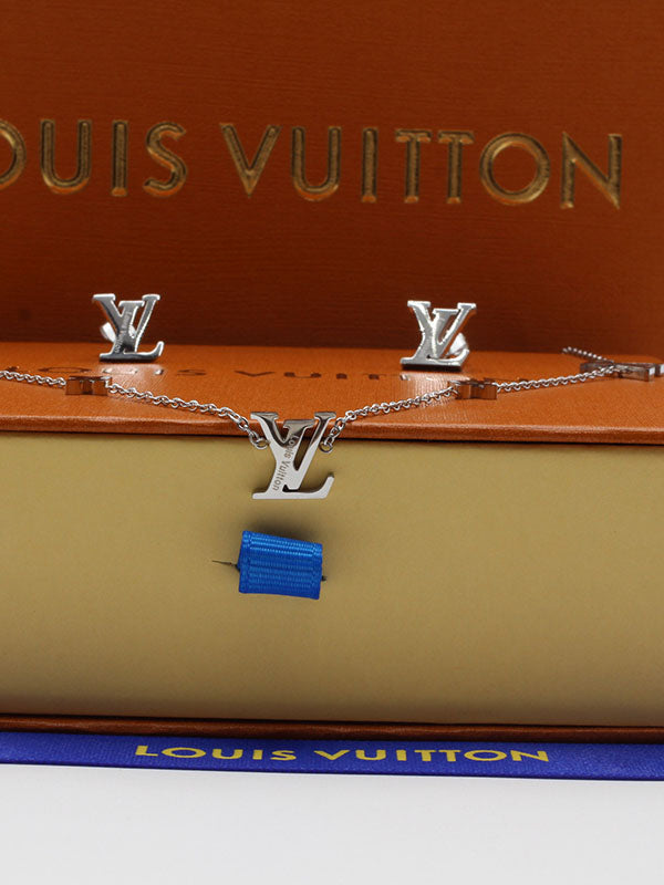 طقم لويس فيتون ناعم شعار ال في اطقم louis vuitton