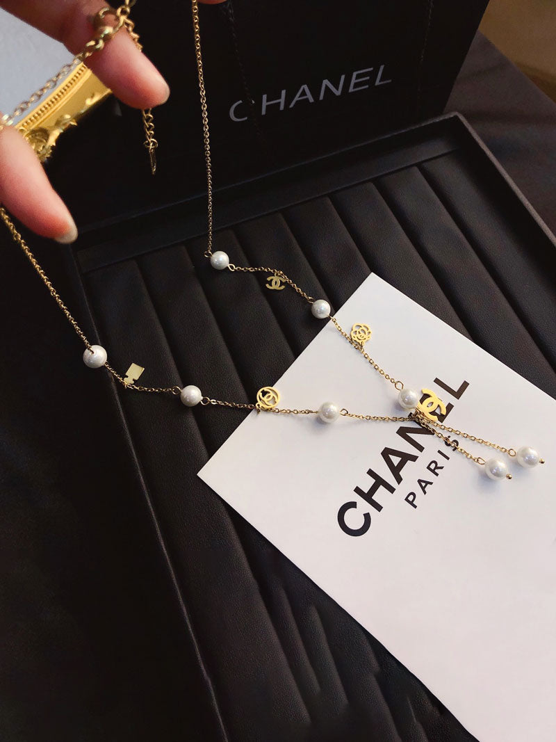 سلسال شانيل متدلي بالشعار سلسال chanel