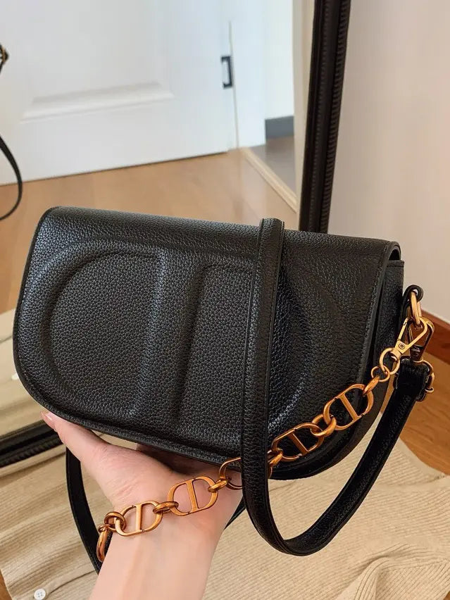 شنطة مستوحى من ديور شنط وحقائب dior