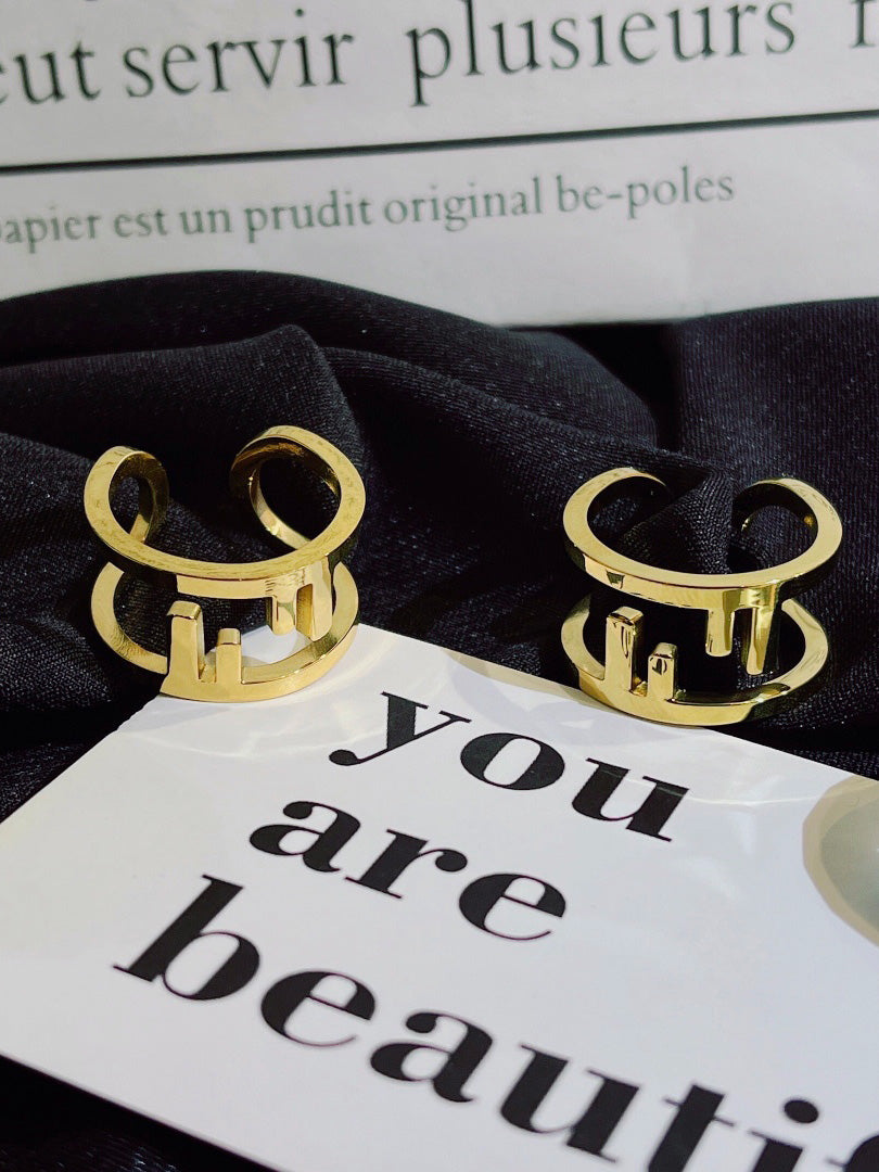 خاتم فندي عريض F خواتم fendi ذهبي 6