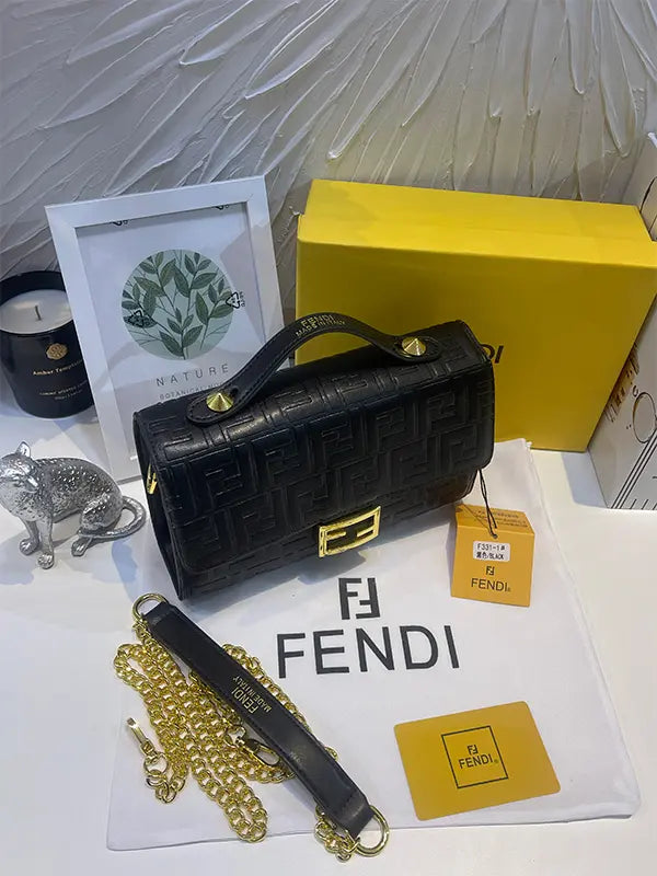 شنطة فندي صغيره اسود ماستر شنط وحقائب fendi bags