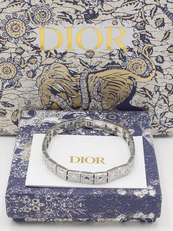 اساور ديور ميتال اوبن فيرجن الجديدة اسواره dior فضي