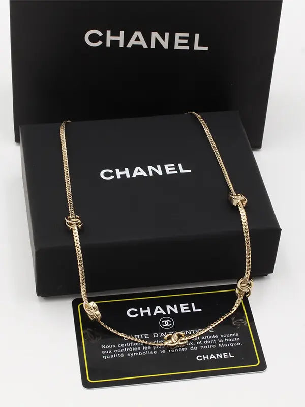 عقد شانيل تشوكر لوقو سلسال chanel ذهبي