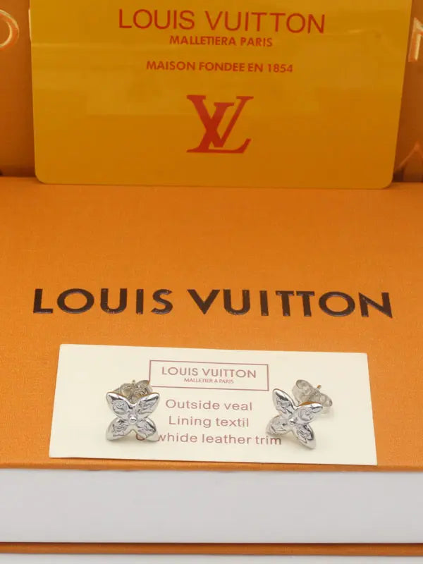 حلق لويس فيتون سمول لوقو 702 حلق louis vuitton
