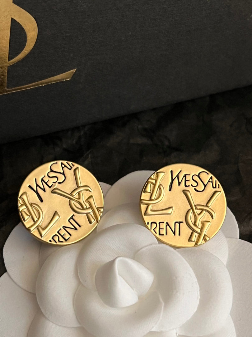 حلق ايف سان لوران مدور حلق ysl