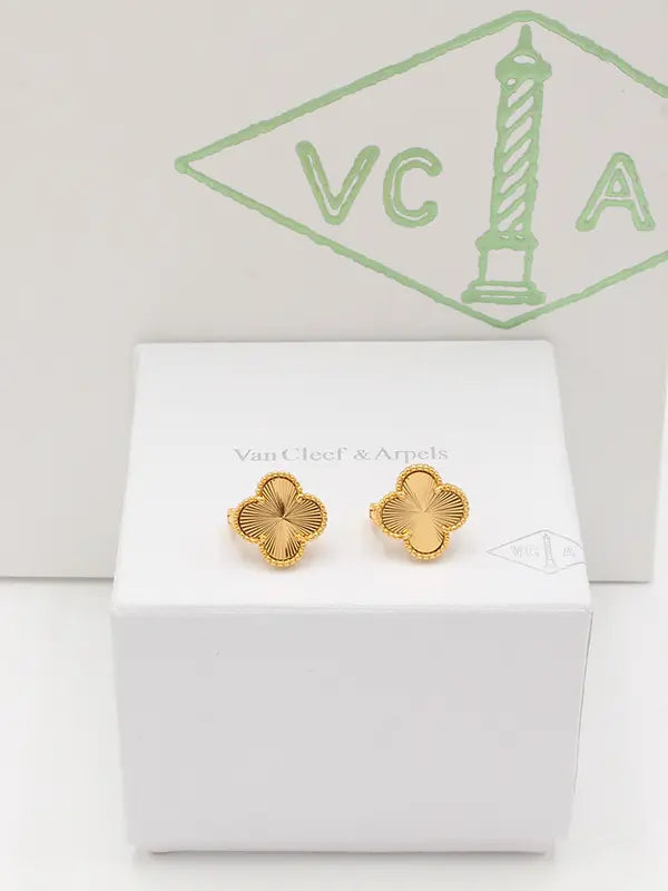 حلق فان كليف شيل ملون كبس حلق van cleef ذهبي