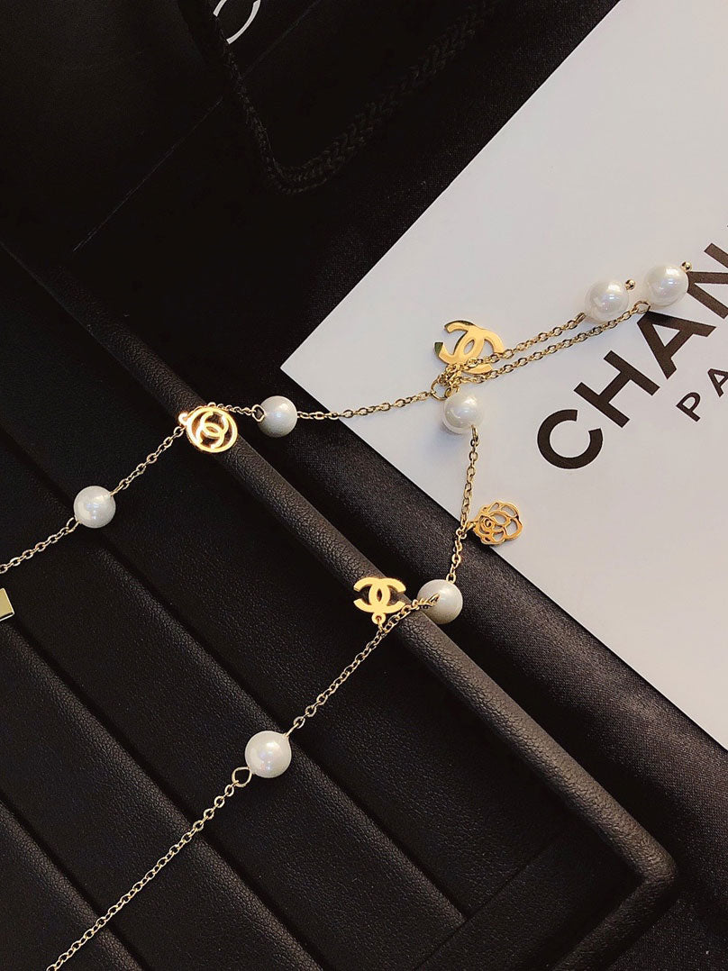 سلسال شانيل متدلي بالشعار سلسال chanel