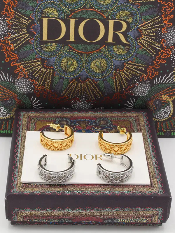 حلق ديور نقشة الغوايش لوقو حلق dior