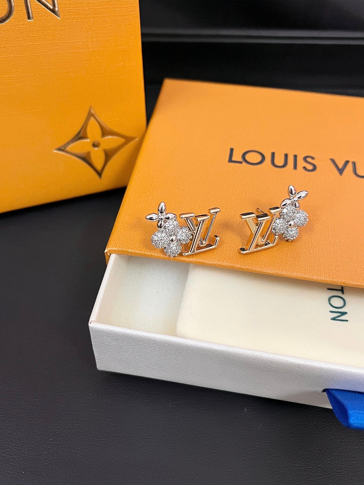 حلق لويس فيتون زركون 8046 حلق louis vuitton