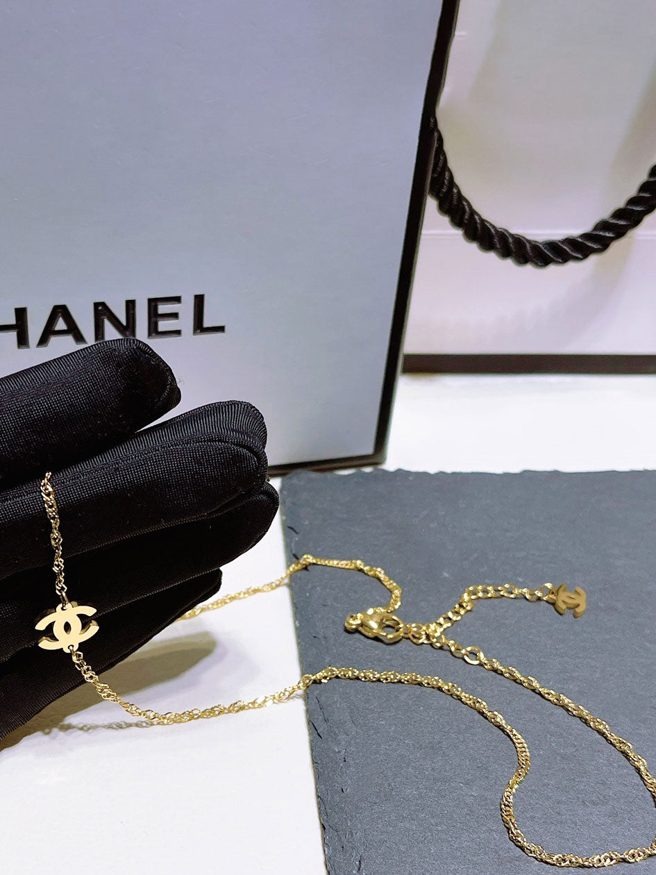سلسال شانيل ناعم لوقو ذهبي سلسال chanel