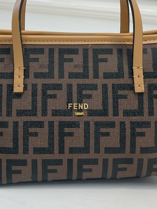 شنطة مستوحى من فندي وسط شنط وحقائب fendi