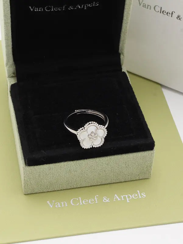 خاتم فان كليف زهرات الامبرا اند اربلز الماستر خواتم van cleef