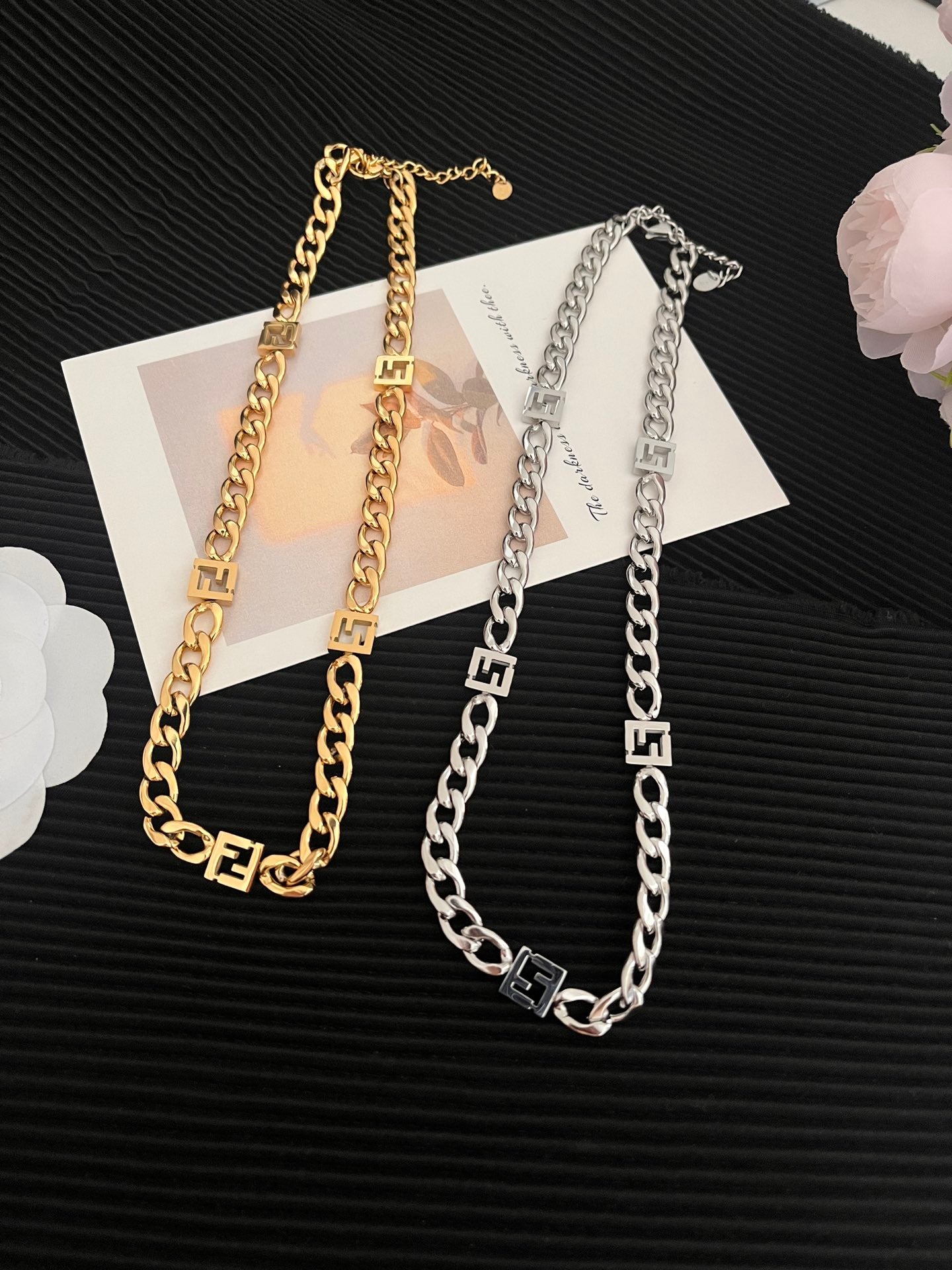 سلسال عقد فندي جنزير كبير سلسال fendi