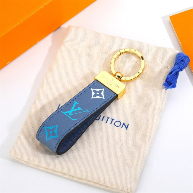 ميدالية لويس فيتون ليذر لوقو ميدالية louis vuitton رمادي