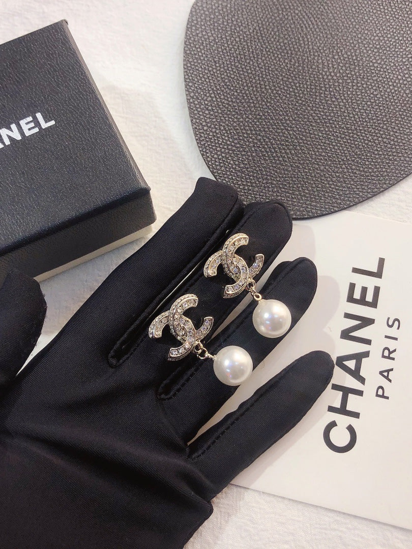 حلق شانيل لولو فضي حلق chanel