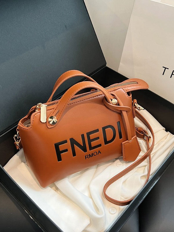 حقيبة مستوحى من فندي شنط وحقائب fendi
