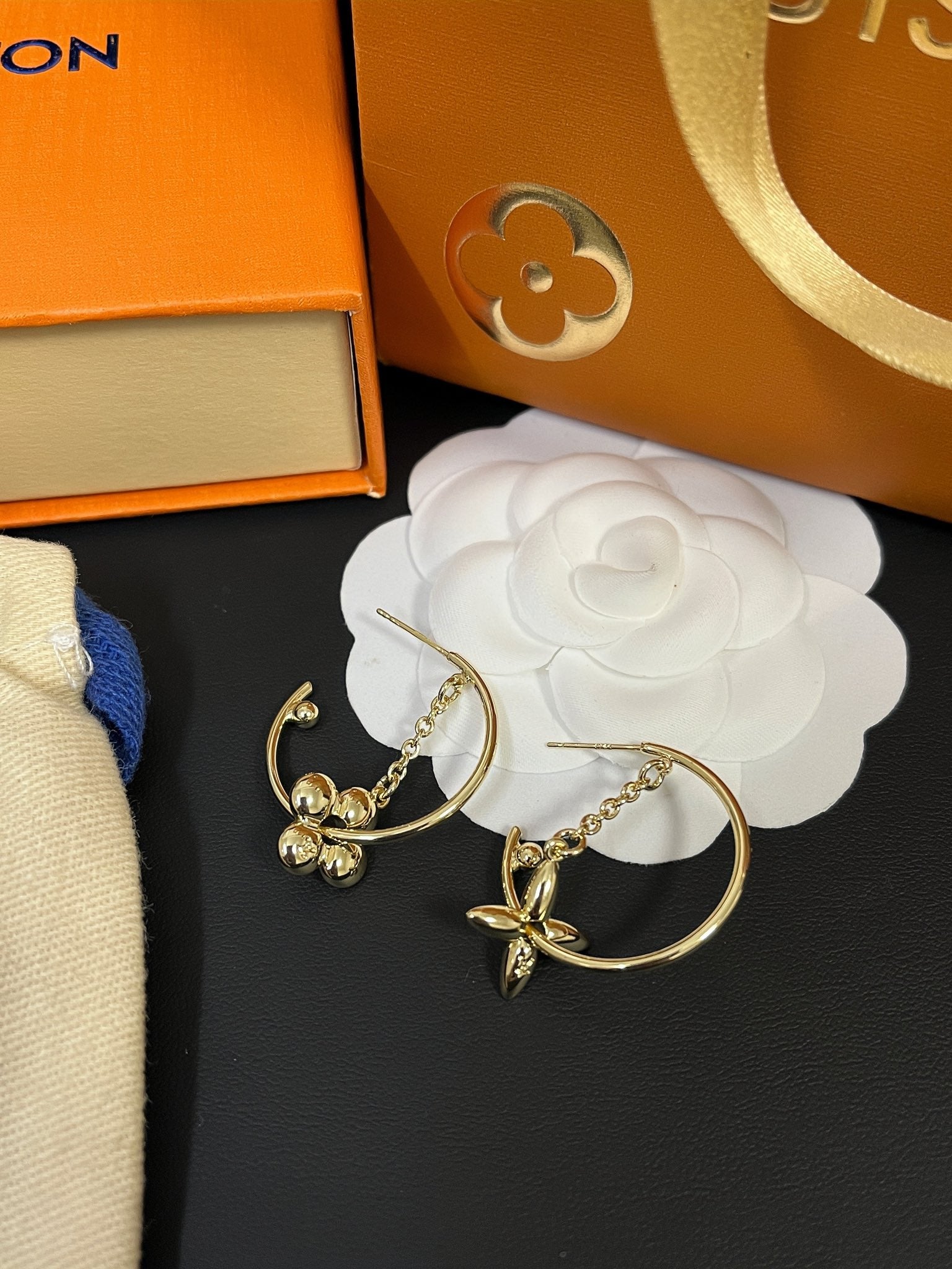 حلق لويس فيتون لوقو دائري حلق louis vuitton