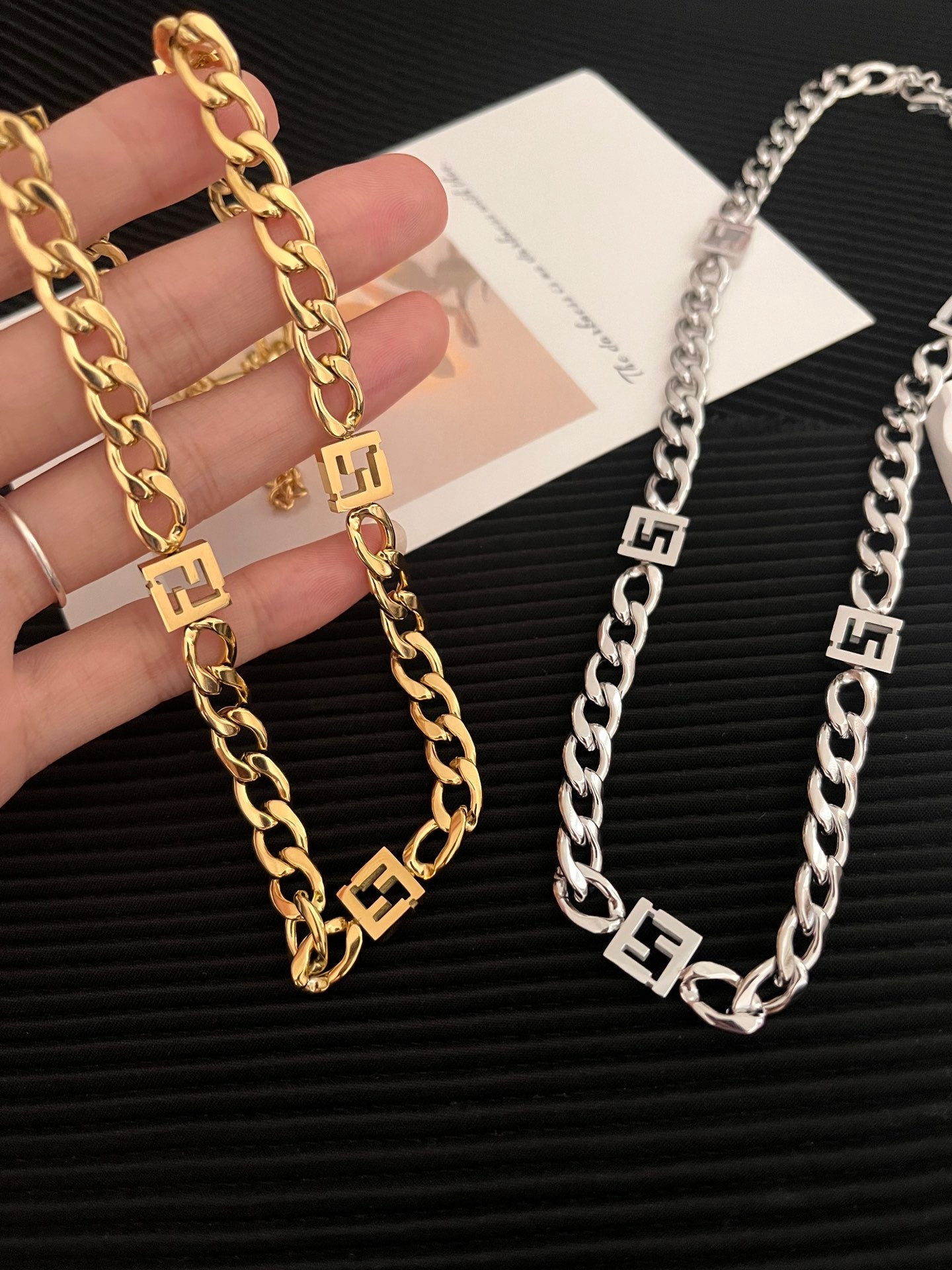 سلسال عقد فندي جنزير كبير سلسال fendi