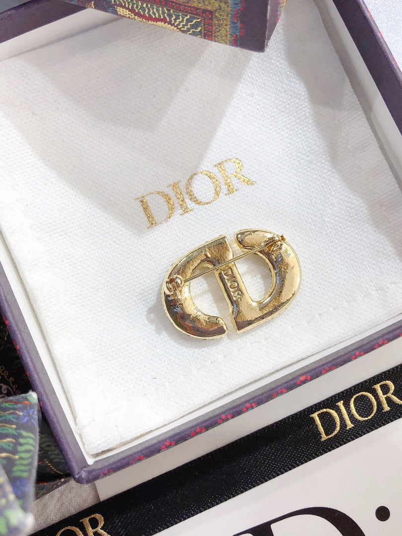 بروش ماركة ديور كريستال بروش dior