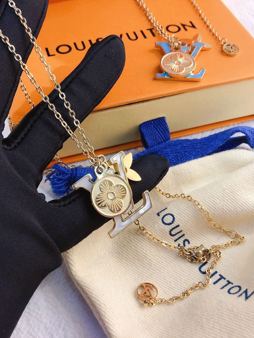 سلسال لويس فيتون بيق لوقو ملون سلسال louis vuitton ذهبي ابيض