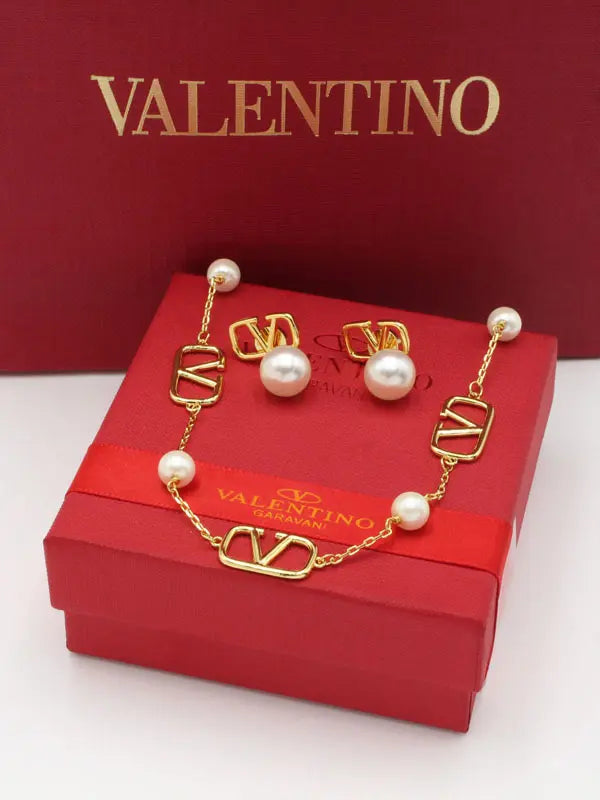 طقم فالنتينو لولو بيرل تشوكر ماستر اطقم VALENTINO