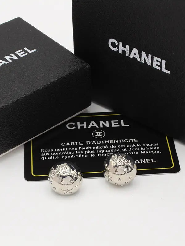 حلق شانيل مدور 567 حلق chanel فضي