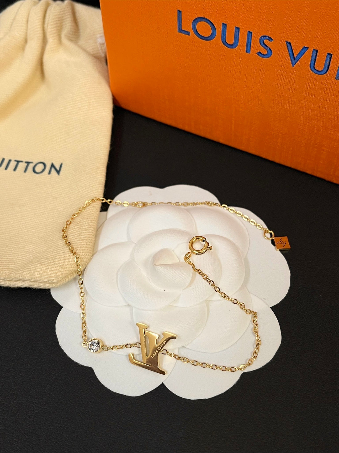 اسواره لويس فيتون لوقو ناعمه اسواره louis vuitton