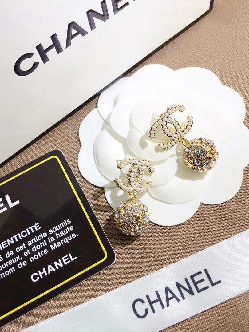 حلق شانيل ذهبي لوقو كريستال حلق chanel